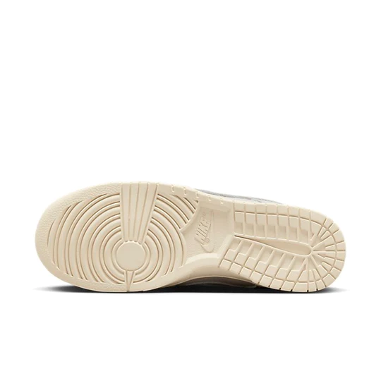 Nike Dunk Low Premium