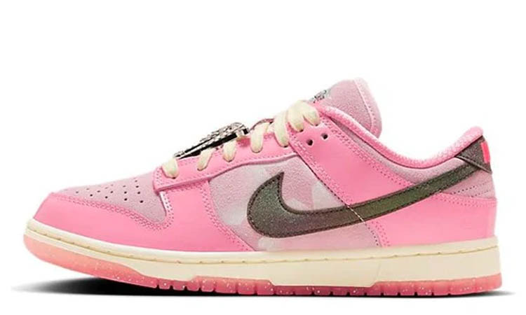 Nike Dunk Low LX Barbie (W)