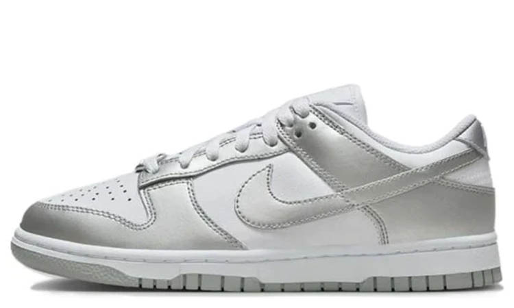 Nike Dunk Low Metallic Silver (W)